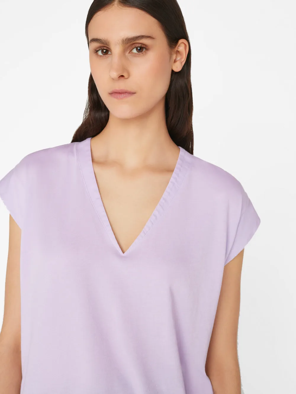 Le Mid Rise V Neck Tee -- Lilac