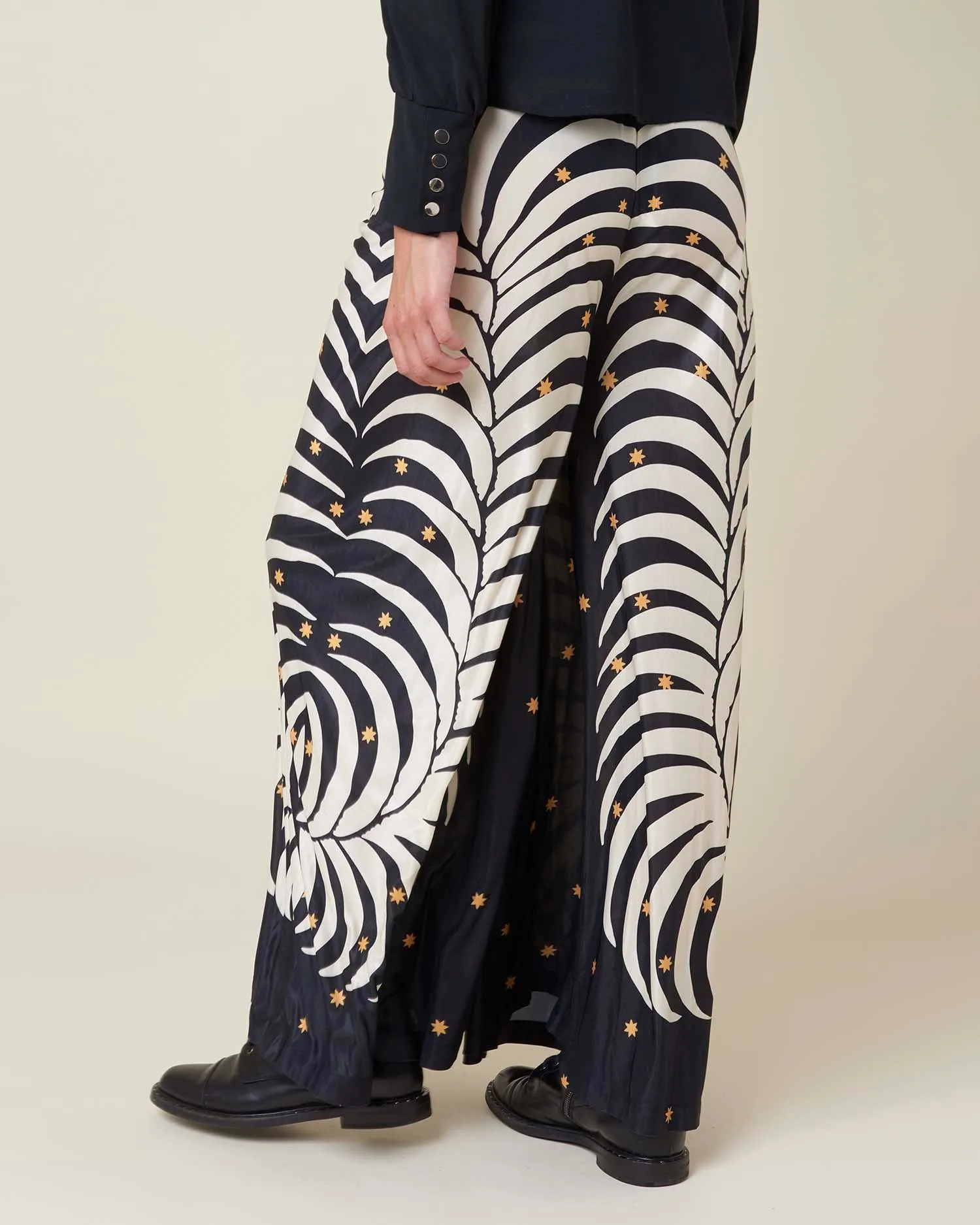 Soft trousers with high waist